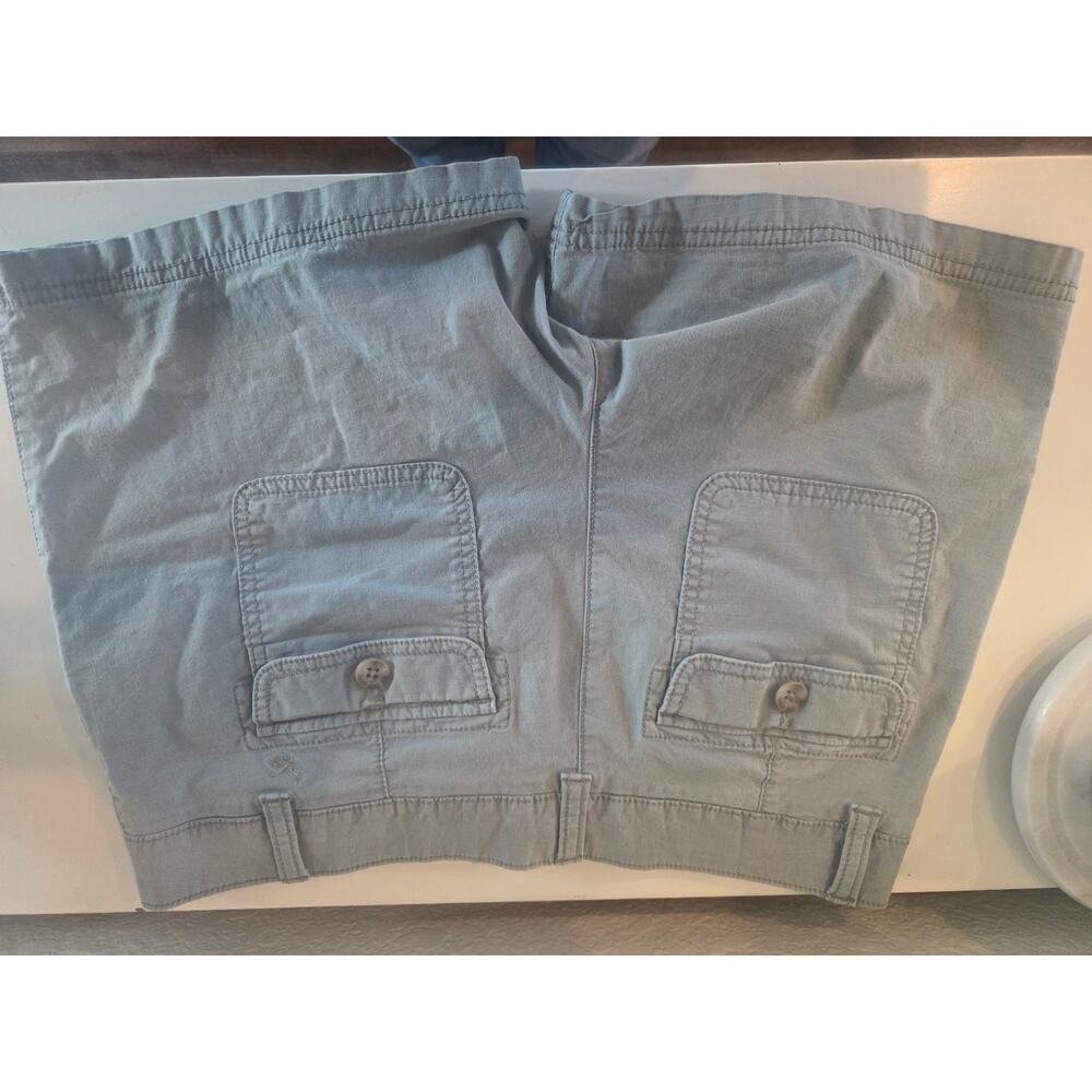 Eddie Bauer Light Forest Green Womens Shorts - Size 8 - Picture 3 of 4